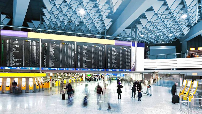 Proposed Frequent Flyer Levy Targets High-Volume Travelers to Reduce Aviation Carbon Emissions