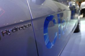 Hydrogen Energy: Key Benefits, Risks, and Its Role in Solving the Global Energy Crisis