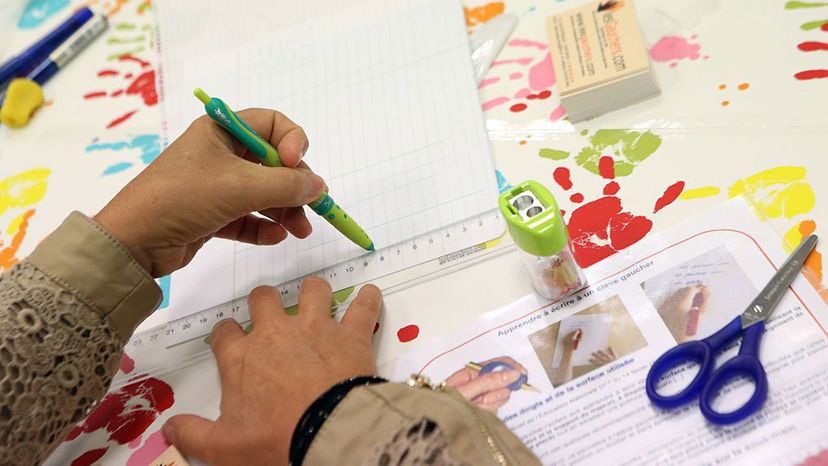 10 Ways Left-Handed People Excel: Proven Advantages