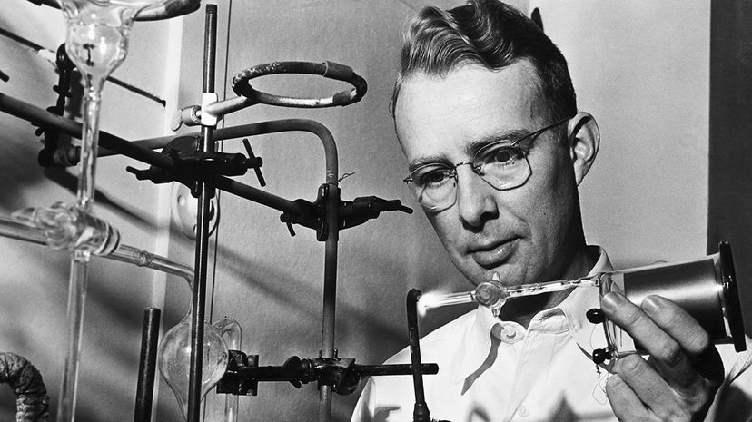 Luis Alvarez: From Atomic Bombs to Asteroids, Unveiling History s Greatest Mysteries