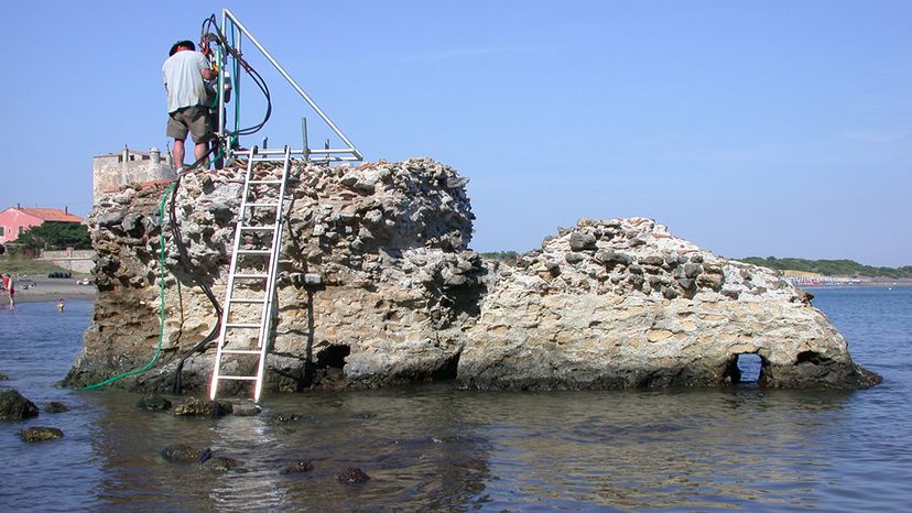 Why Ancient Roman Concrete Survives Modern Counterparts – The Science Behind Its Longevity