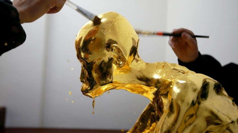 Chinese Temple Covers Mummified Buddhist Monk in Pure Gold