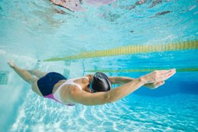 Why You Should Wait Before Swimming After Eating