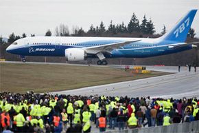 Inside the Boeing 787 Dreamliner: Technology, Design, and First Flight