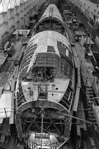 Discover the World’s Largest Aircraft: From Hughes  H‑4 Hercules to Modern Giants