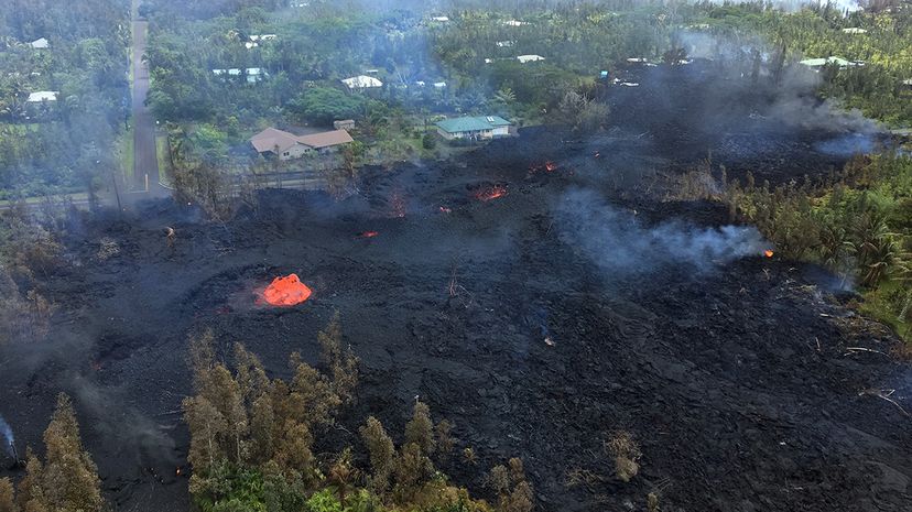 Kīlauea s Volcanic Crisis: Fissures, Earthquakes, and Lava Explained