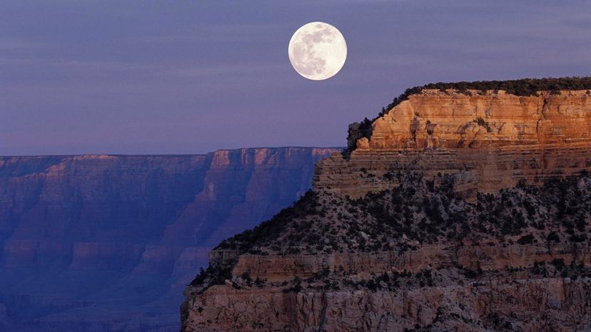 Witness Both Sunset and Moonrise Simultaneously: A Grand Canyon Spectacle