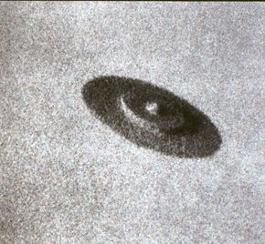 1952 Brazil Daylight Disc Photo: Debunked UFO, Not Space Animals