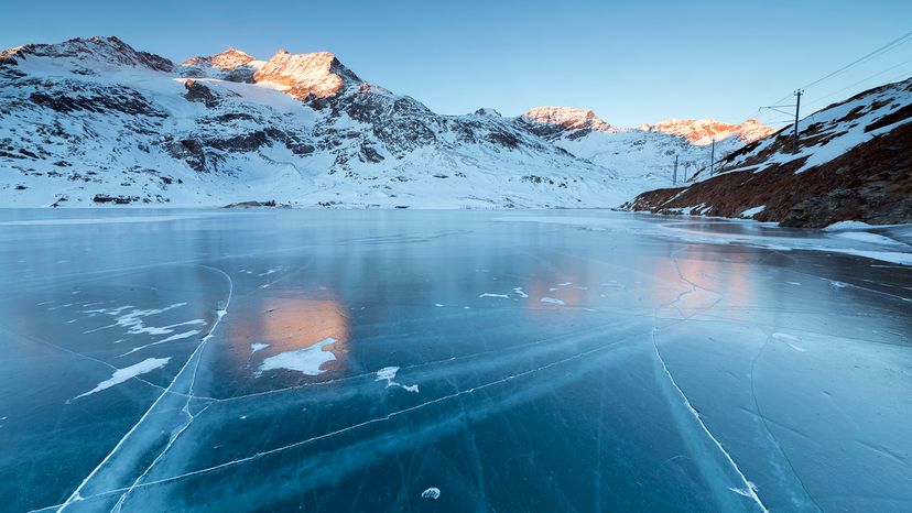Discover the Unusual Sci-Fi Sounds Produced by Skipping Stones on Ice