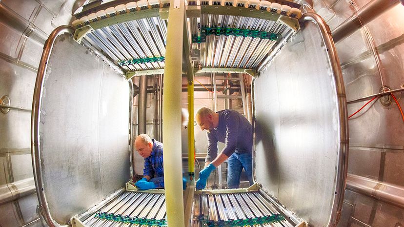 Deep Underground Neutrino Experiment: How It Operates