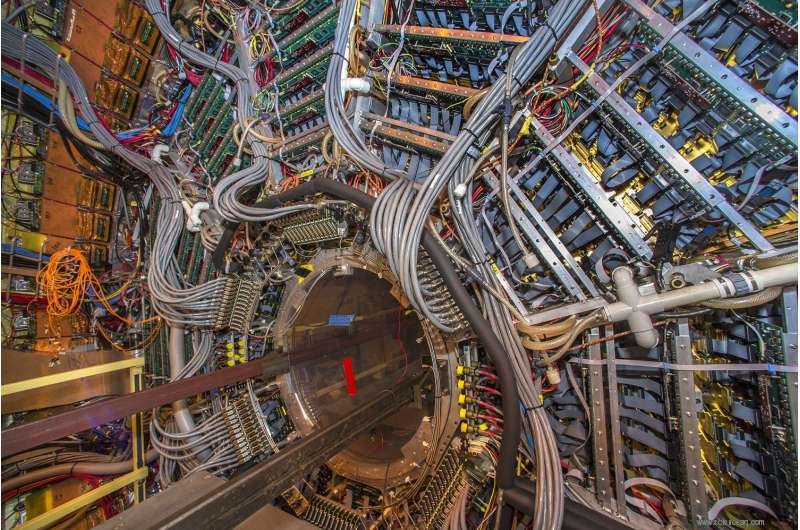 Hydrodynamic Simulations Reveal Swirling Rings and Whirlpool Structures in Quark‑Gluon Plasma