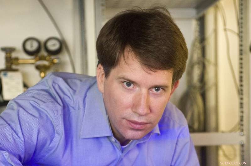 Nano-Roundabout: Steering Light with Precision Optical Traffic Rules