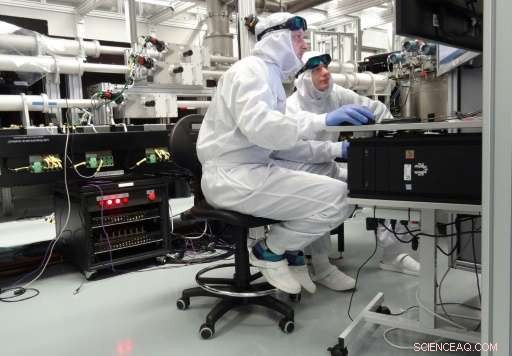 UK and Czech Scientists Unveil World s Most Powerful Superlaser