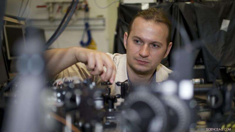 Australian Researchers Unveil Tiny Device That Produces Record-Setting Holographic Images