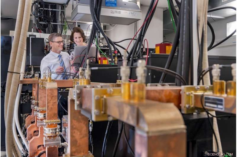 Miniature Particle Accelerator Reduces Need for Contrast Agents in Coronary Imaging