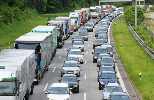 Freely Diffusing Proteins Outspeed Motor Transport to the Cell s Leading Edge