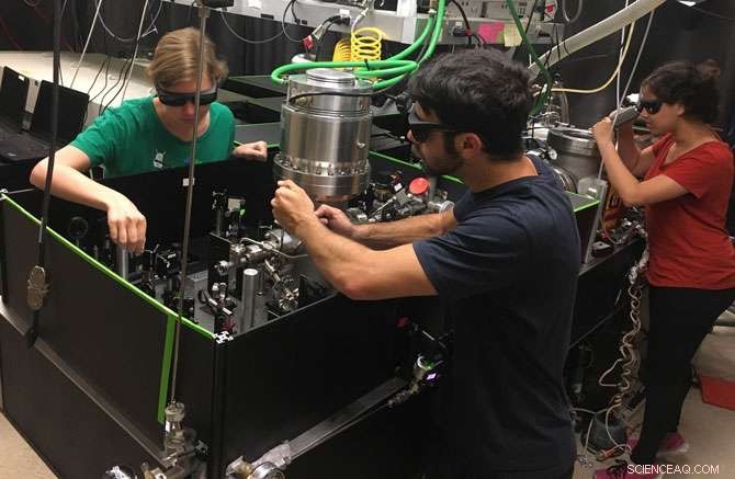 Femtosecond X‑ray Spectroscopy: Bringing Ultrafast Molecular Imaging to Your Lab