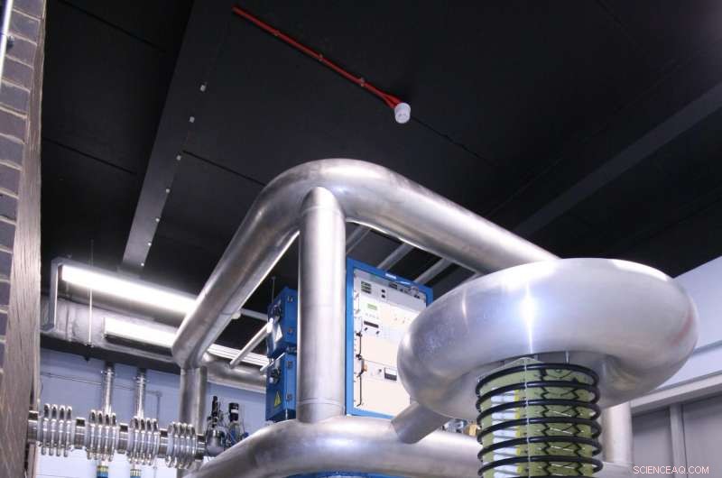 Huddersfield University Launches £3.5 M Microscopy & Ion Accelerator Facility