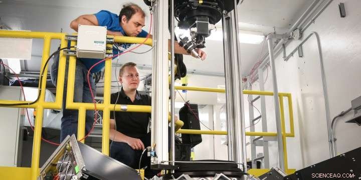 Scientists Probe Atom‑Level Dynamics of Ferroelectric Materials