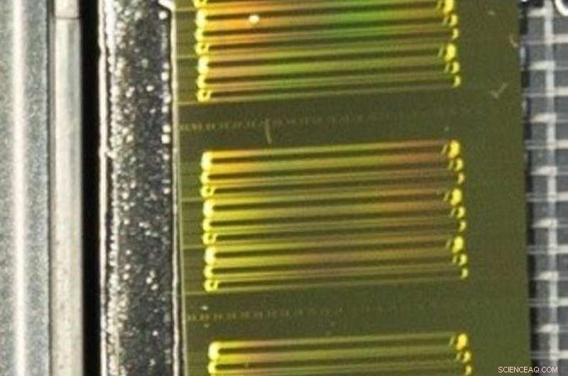 New Chip Slows Light, Boosts Speed & Control in Data Processing