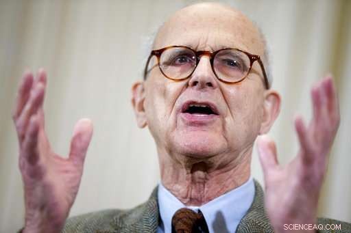 Nobel Laureates Celebrate Each Other’s Achievements, Highlighting Collaborative Spirit