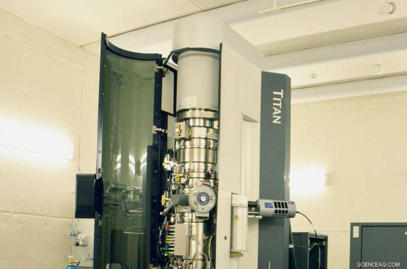Capturing Water Vapor Inside an Electron Microscope: A Breakthrough Technique