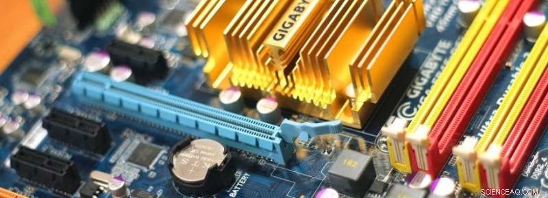 Leiden Physicists Discover Electron-Induced Charging of Resist Layer