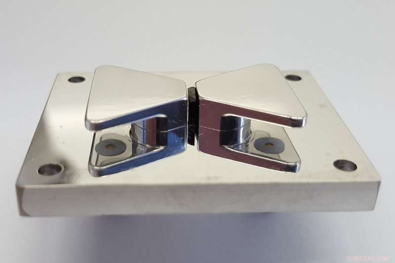 Quantum Memory Breakthrough: New System Stores Data for Hours