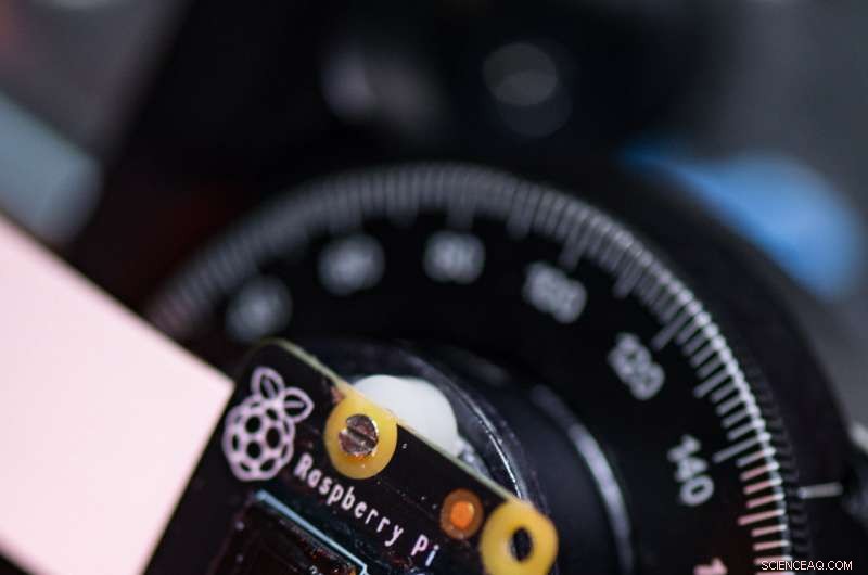 FlatScope: Lens-Free Fluorescent Microscope Developed by Rice University