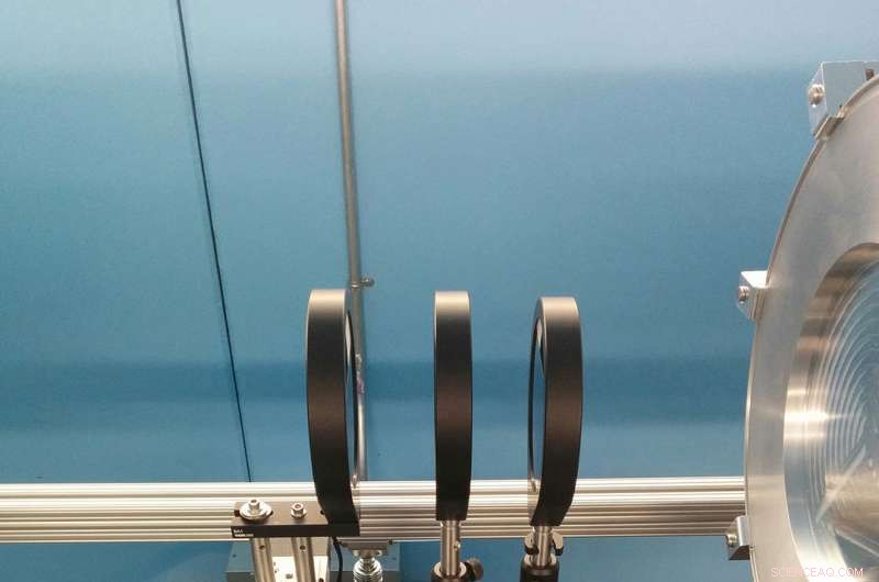 Movable Silicon Lenses Let Neutron Imaging Reveal Fine Internal Details