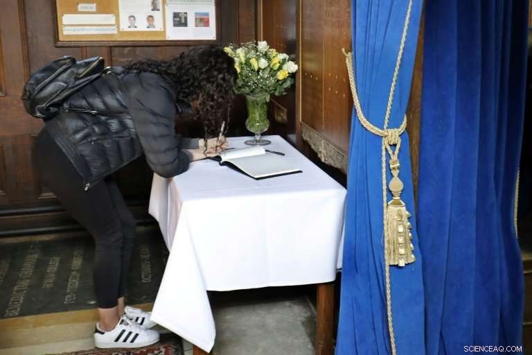 Cambridge University College Mourns Stephen Hawking: Tribute and Remembrance