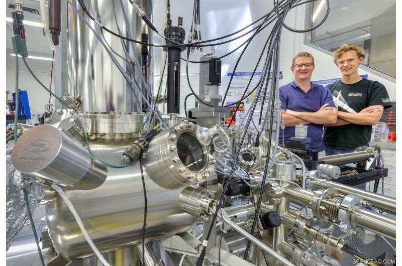 Switching Conduction Modes: A Milestone Toward Functional Topological Transistors