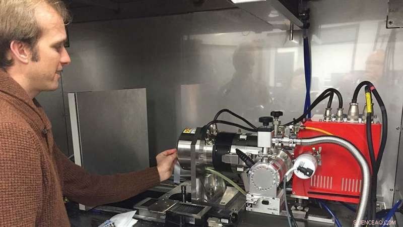 Air Bubbles in 2,000-Year-Old Glass Reveal Roman Production Secrets