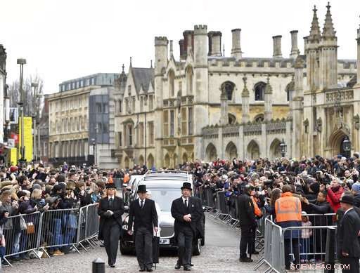Cambridge Mourns Stephen Hawking: Hundreds Gather in Tribute