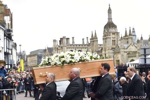 Cambridge Mourns Stephen Hawking: Hundreds Gather in Tribute