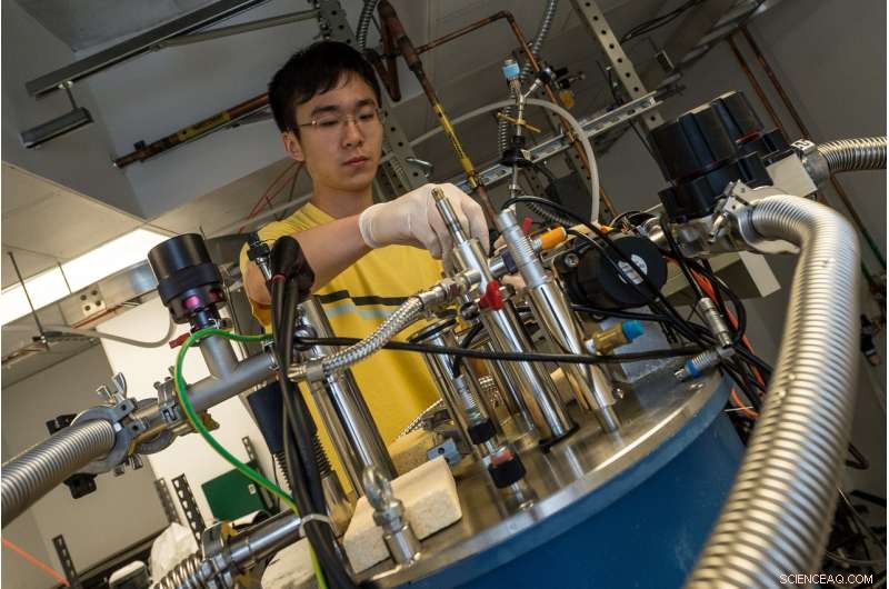 Quantum Shift Detected in Strongly Coupled Light‑Matter Systems