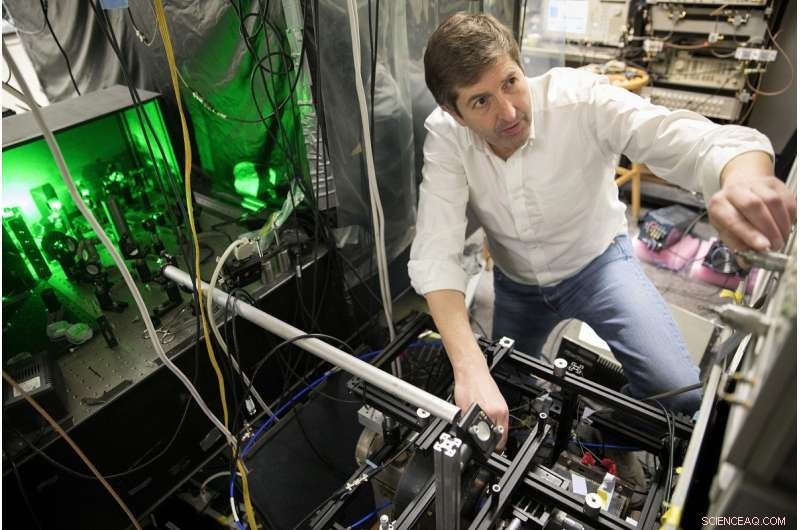 Scientists Use Diamond Impurities to Detect Microscopic Signals