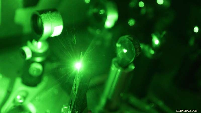 Scientists Use Diamond Impurities to Detect Microscopic Signals