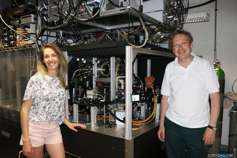 Ultra-Cold Atom Clouds Reveal Unexpected Synchronization, Prompting New Theoretical Insights