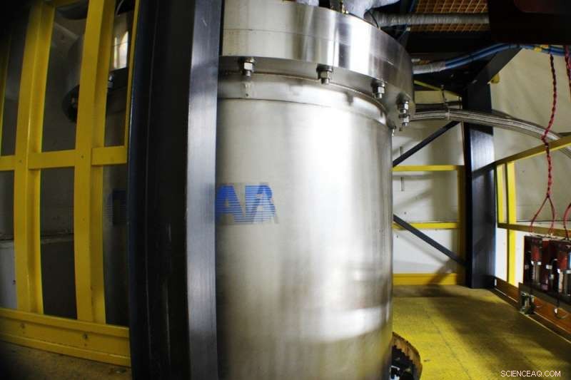 Scientists Reveal Unprecedented Current-Carrying Behavior in a Known Material