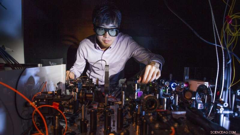 Miniature Lens Could Bridge Quantum Computers to Networks