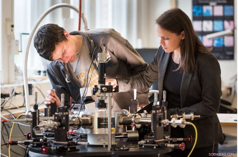 Scientists Confirm 80‑Year‑Old Ferroelectric Theory, Advancing Memory Technology