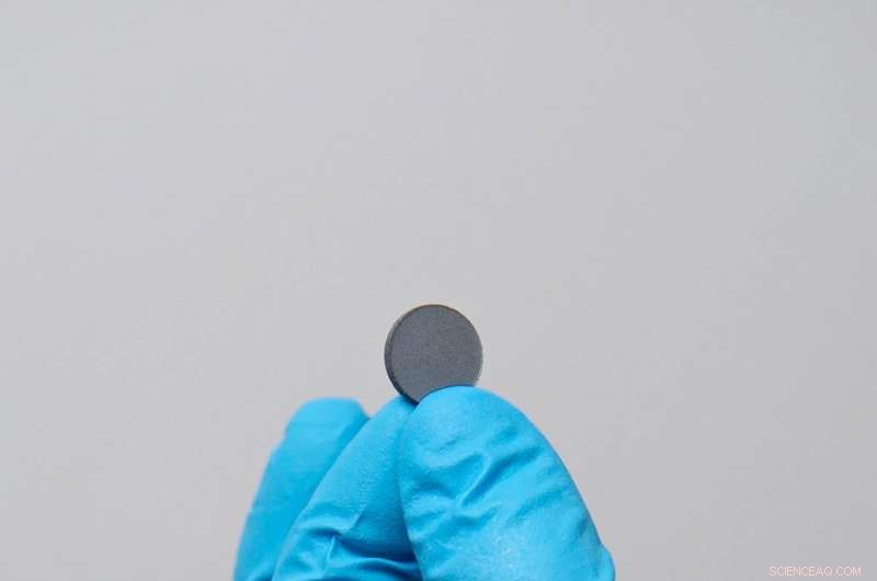 New Copper‑Iron Perovskite Enables Energy‑Efficient Data Storage at Standard Computer Temperatures