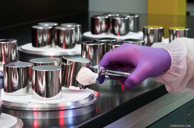 Study Analyzes Stability of Precision Kilogram Masses to Support Trade Accuracy