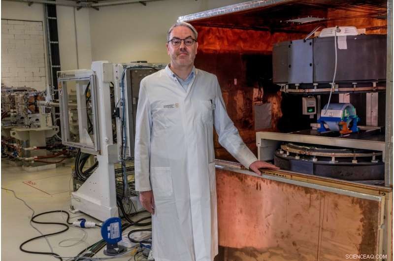 Enhancing Cancer Treatment: High-Contrast Proton Beam Imaging