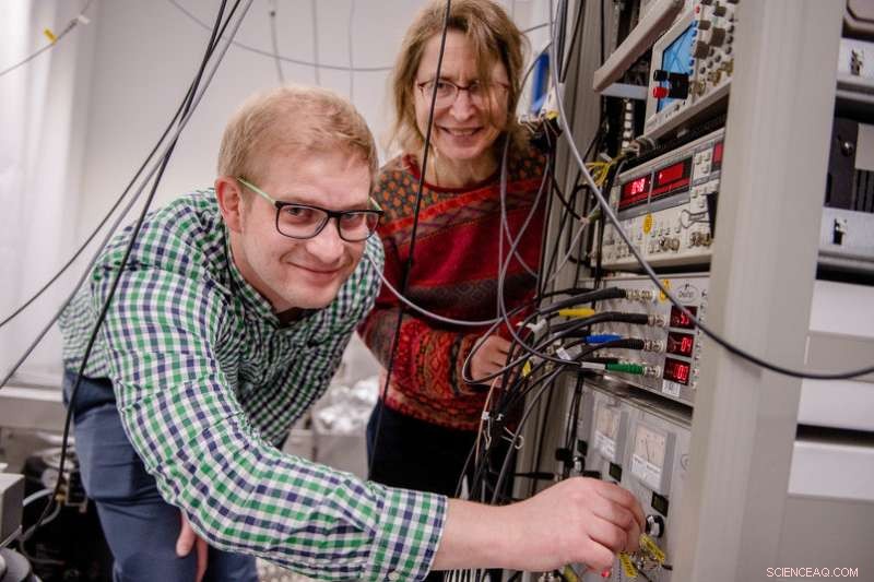 Ice Particles: Key Drivers of Radical Formation in the Atmosphere