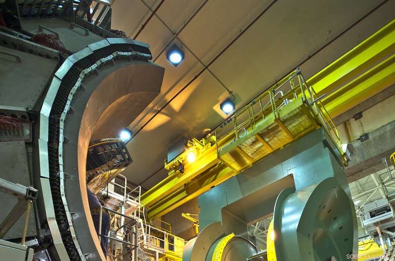 New Findings Confirm Tiny Quark‑Gluon Plasma Drops Are Perfect Fluids