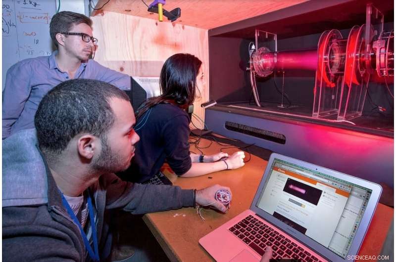 Remote-Controlled Plasma Experiment Earns Spot Among 2018 s Top Webcams