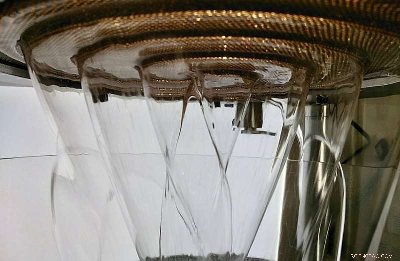 Scientists Discover Inward-Rotating Spirals in Non-Oscillatory Liquid Medium