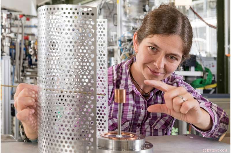 Revealing the Inner Workings of a Positron Trap